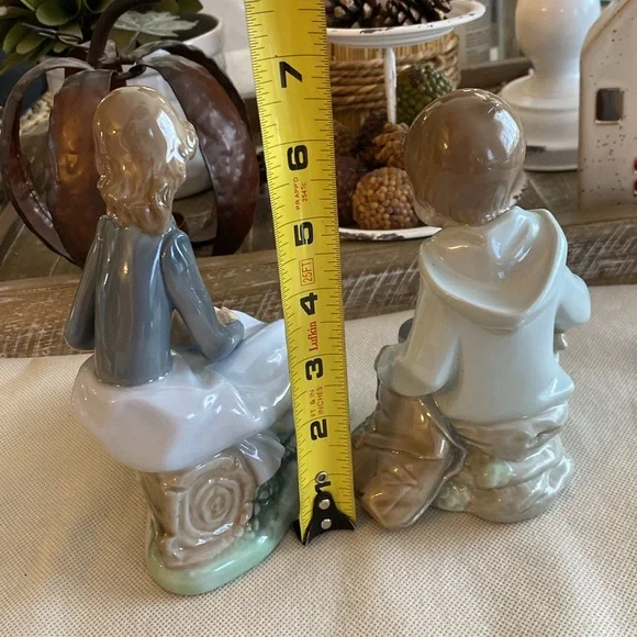 Vintage collectables Nao lladro Girl and boy with rabbits Daisa 1987